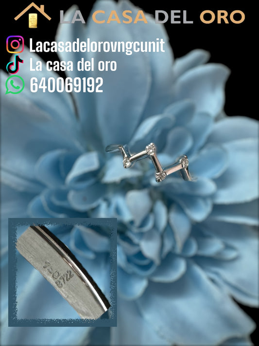 Anillo fino triangular con diamantes oro blanco de 18 kt