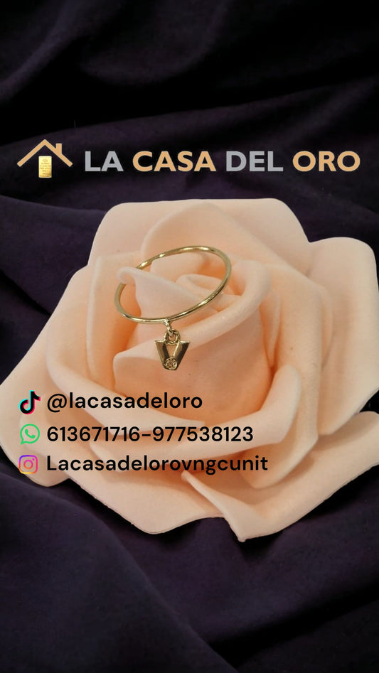 Anillo fino con colgante ''V'' oro 18kt