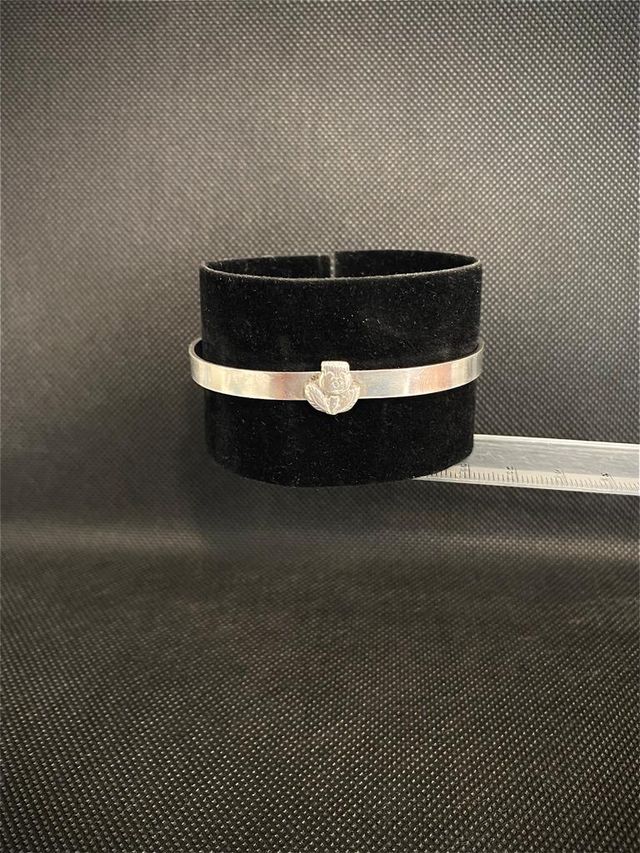 PULSERA RIGIDA CON ROSA DE PLATA 925