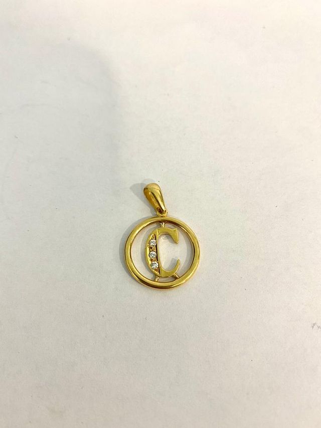 COLGANTE LETRA C CIRCONITAS Y ORO 18KT