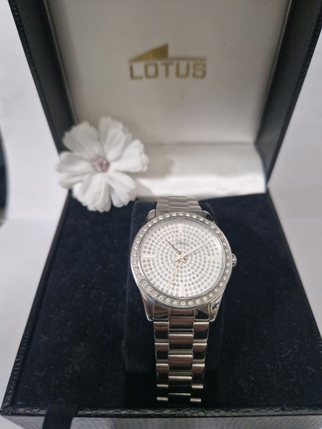 Reloj Lotus