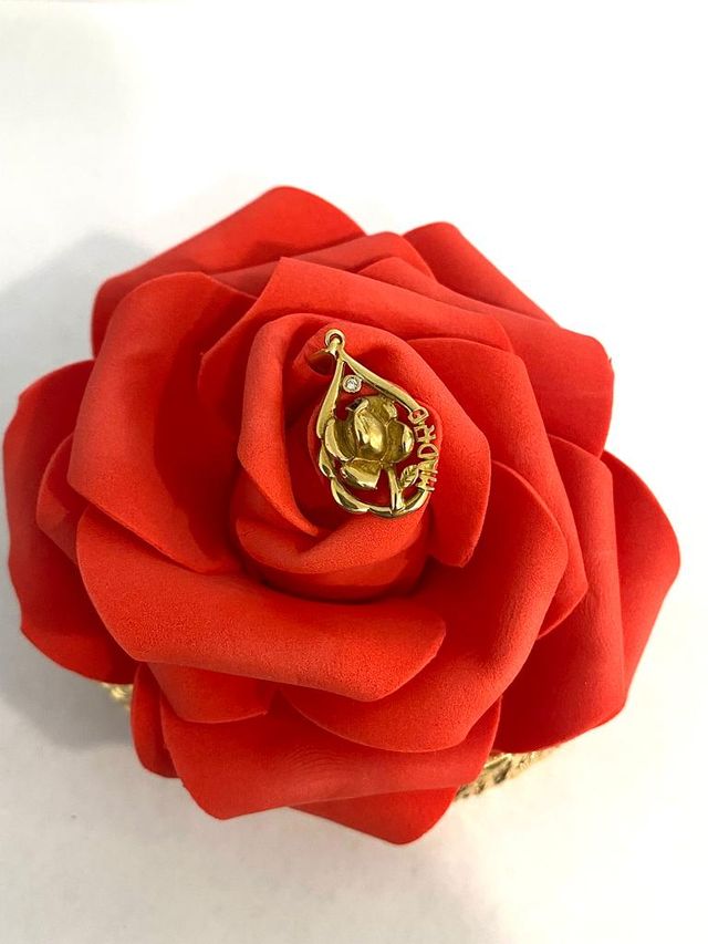 COLGANTE MADRE CON ROSA ORO DE 18KT