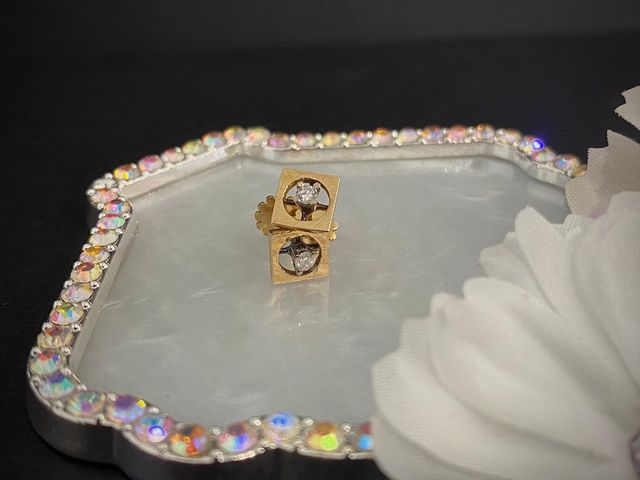 PENDIENTES CUADRADO CON DIAMANTE ORO 18KT