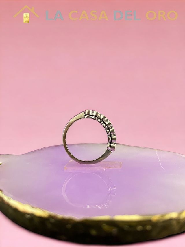 Anillo circo. moradas, oro blanco 18kt